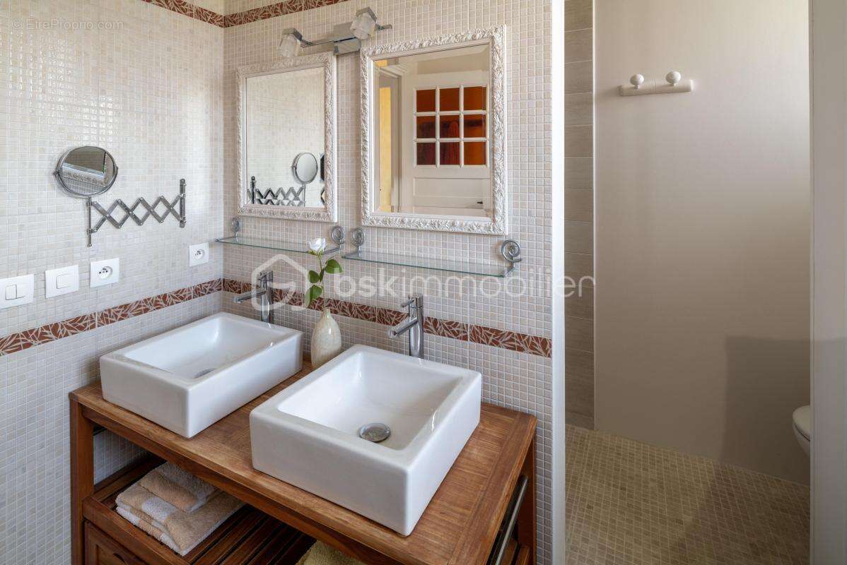 Maison de caractère  – 9 pièces, 7 chambres, sous-sol total – proximité rer d, commerces et écoles à pied - photo 12