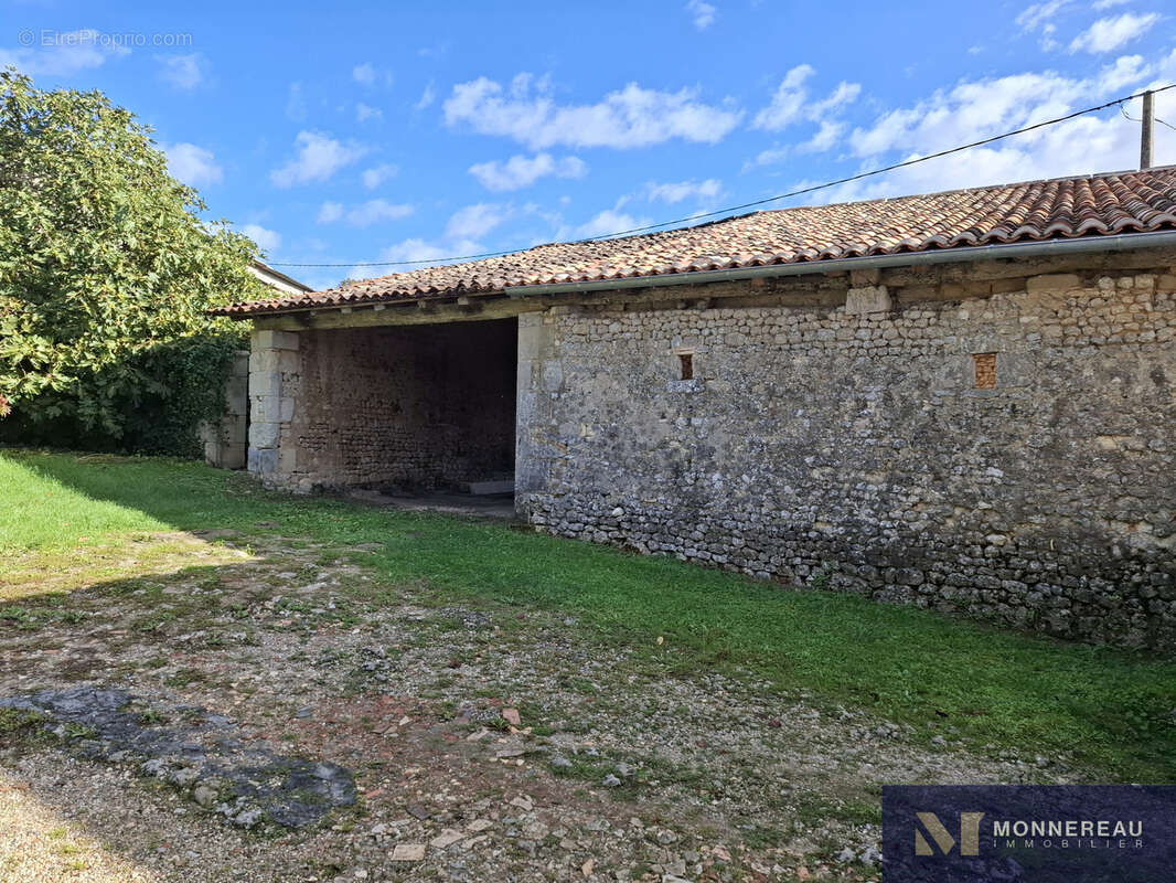 Maison à BAIGNES-SAINTE-RADEGONDE