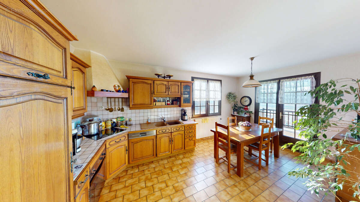 Maison à LA COMBE-DE-LANCEY