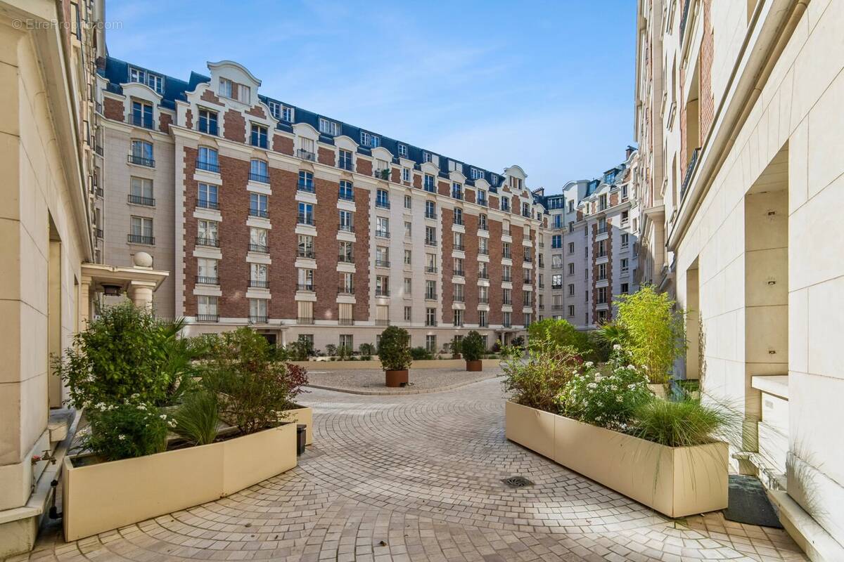 Appartement à NEUILLY-SUR-SEINE