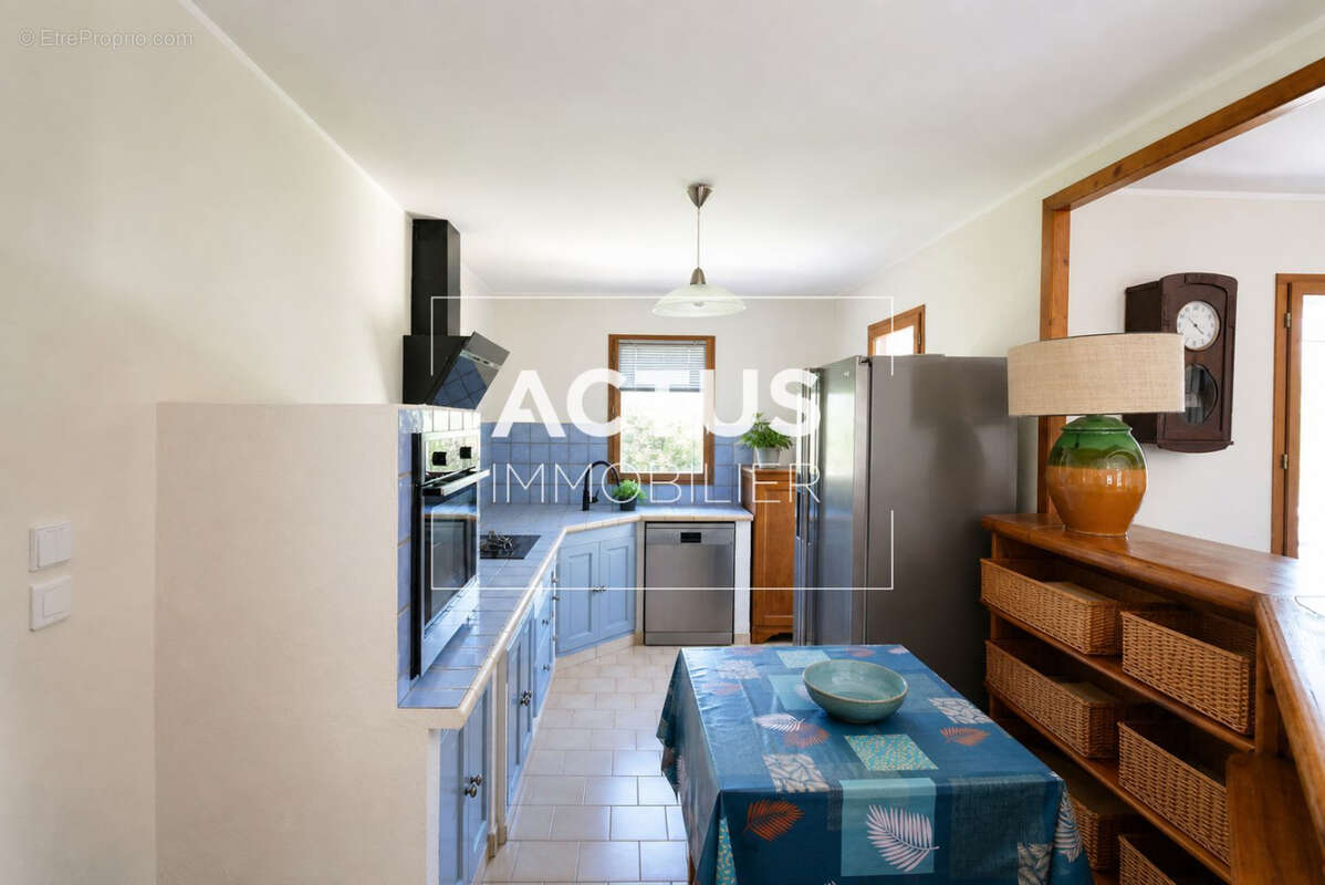 Maison 124 m² à Salon-De-Provence  - photo 6