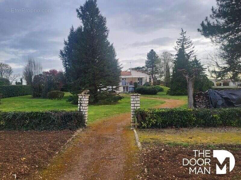 Maison à SAINT-GELAIS