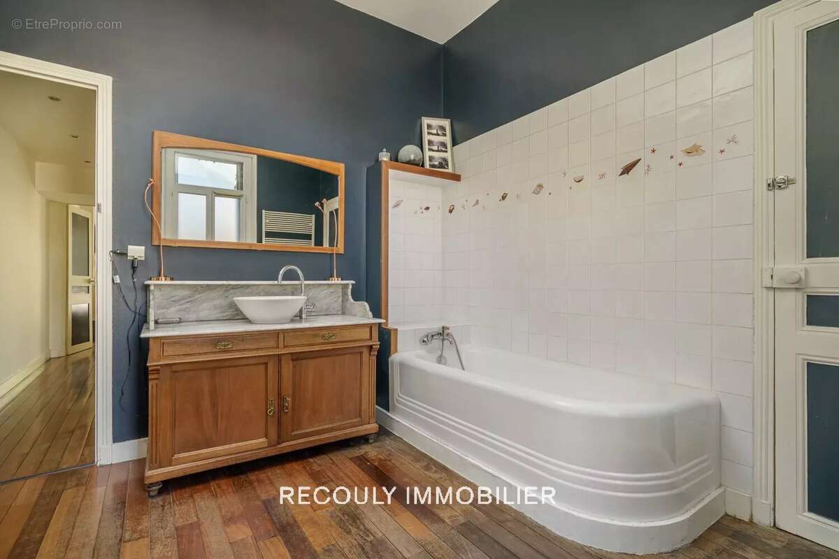 Appartement à MARSEILLE-4E