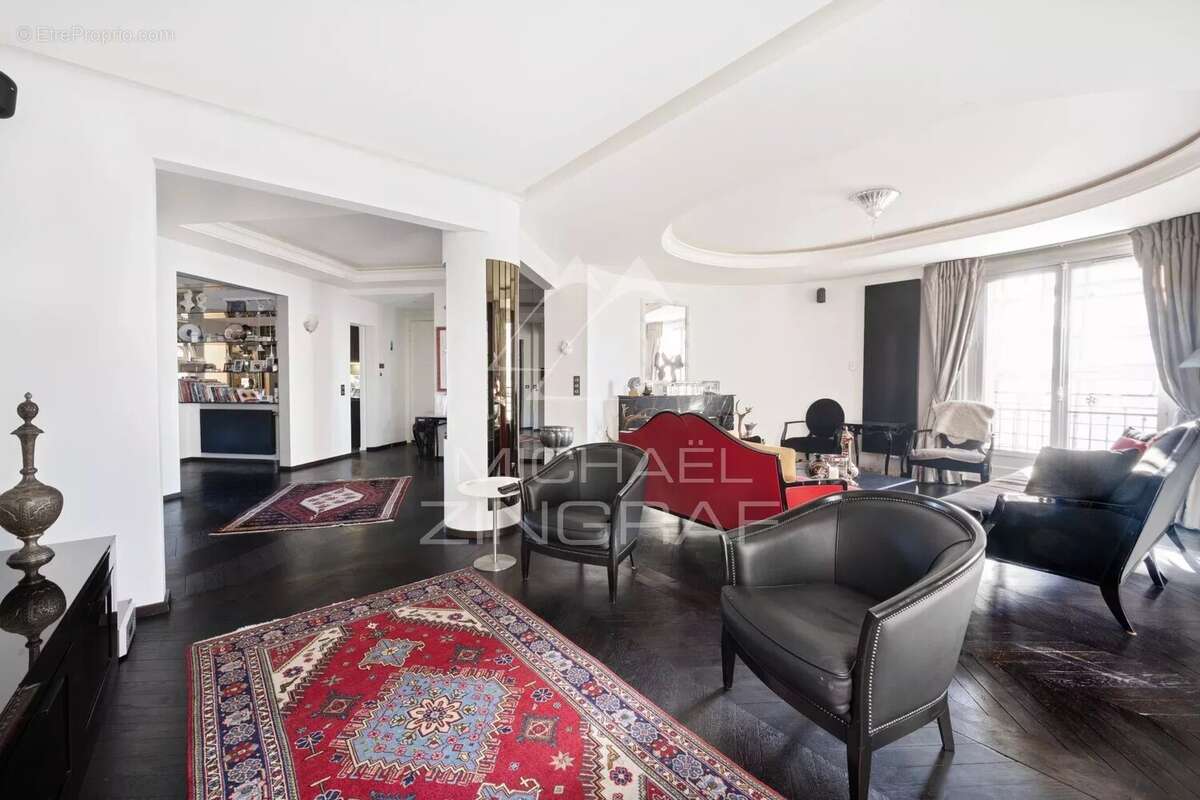 Appartement à PARIS-16E