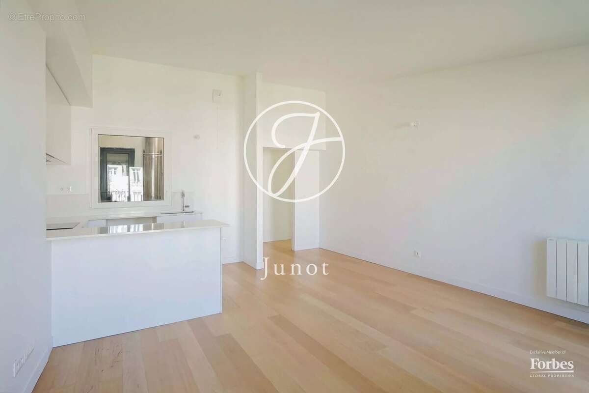 Appartement à PARIS-8E