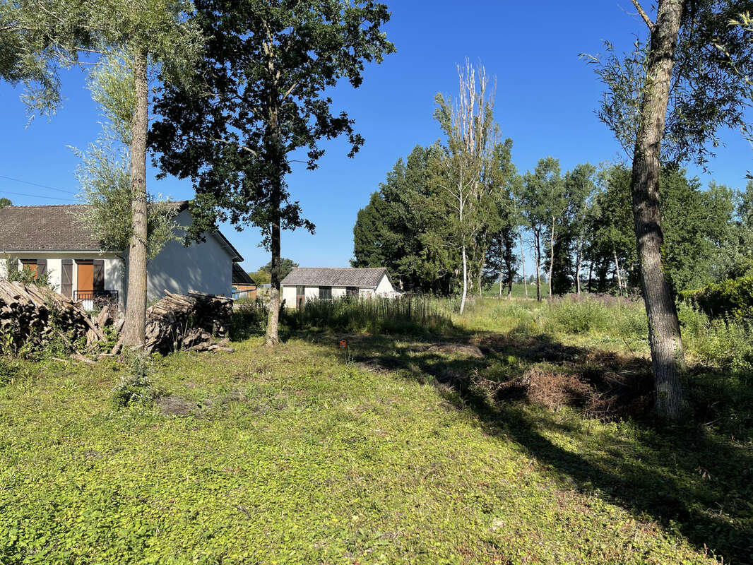 Terrain à LA VENDUE-MIGNOT