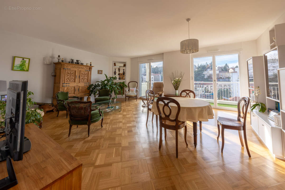 Appartement à SAINT-ETIENNE