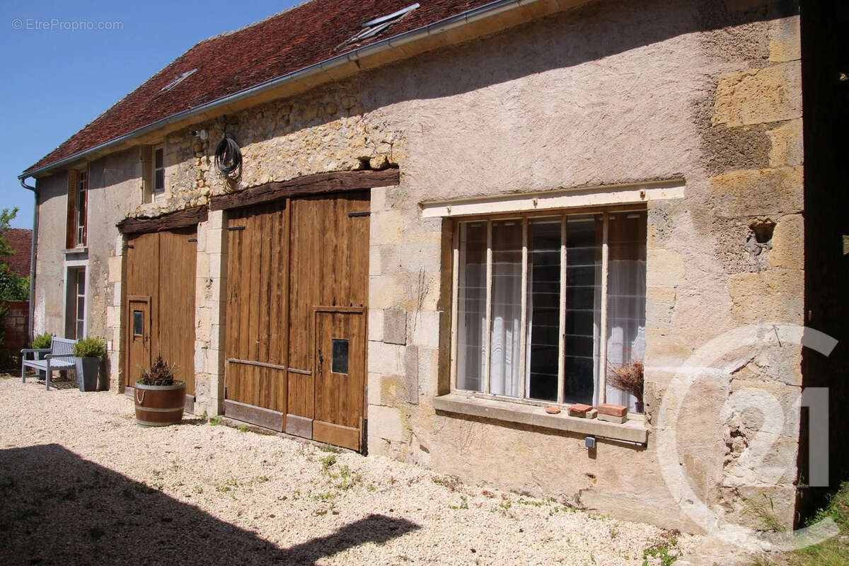 Maison à CHATEAUNEUF-VAL-DE-BARGIS