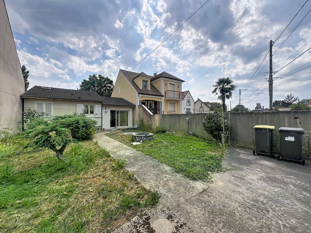 Maison plain pied sur 653 m2 st genevieve des bois - photo 18
