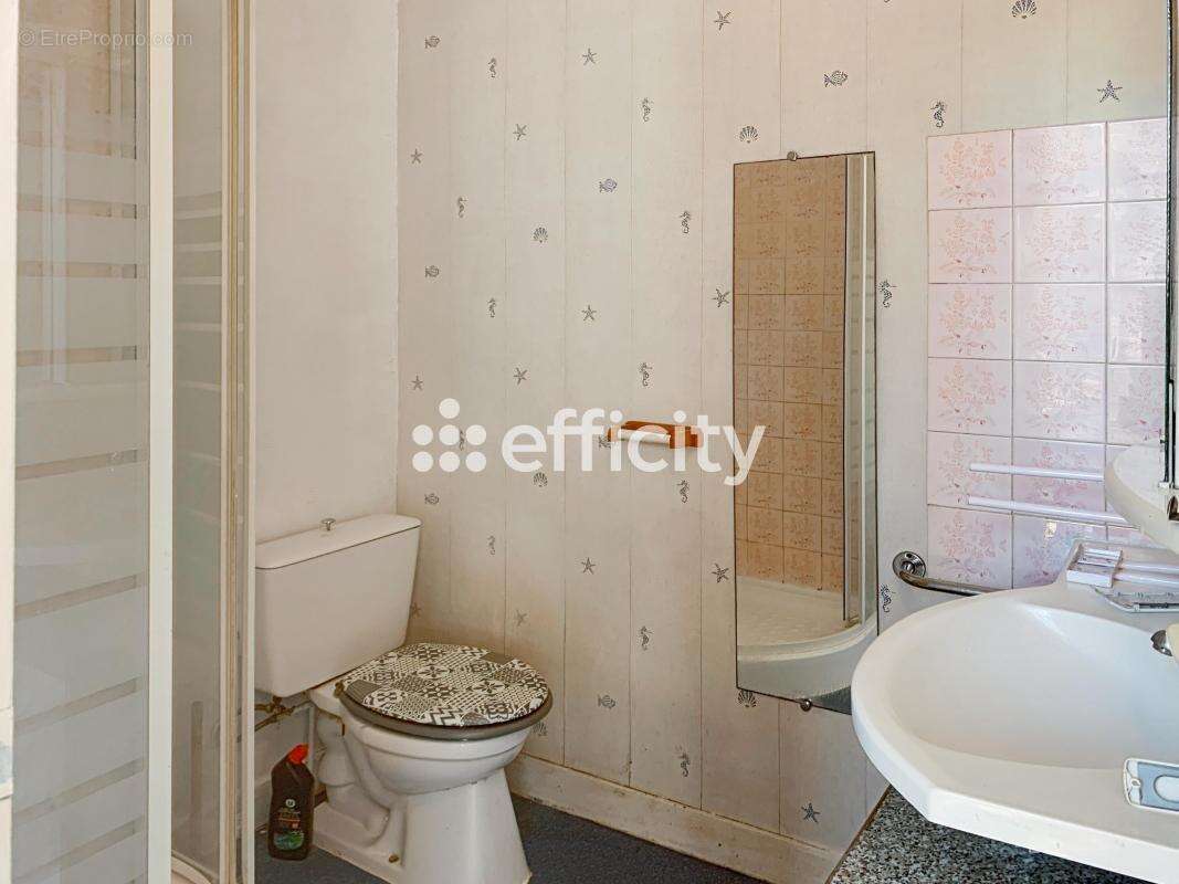 Appartement 175 m² à Saintes  - photo 10