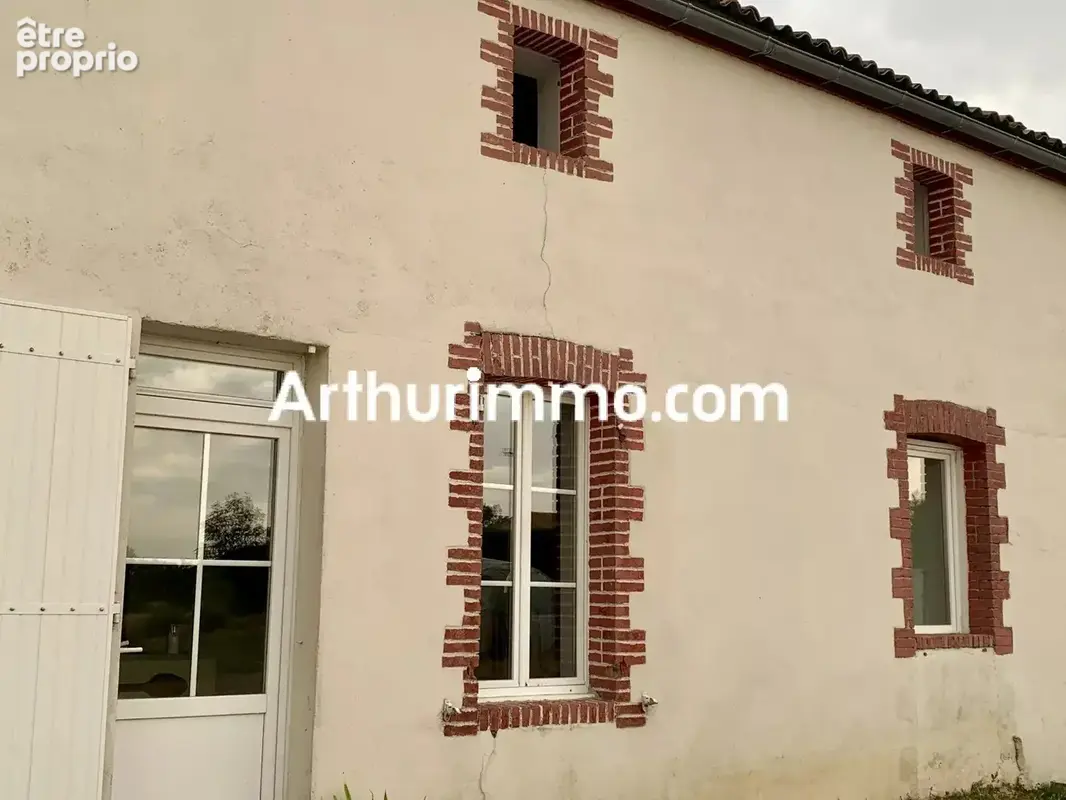 Photo Maison à Saint-Pierre-Des-Echaubrognes au prix de 242 100€