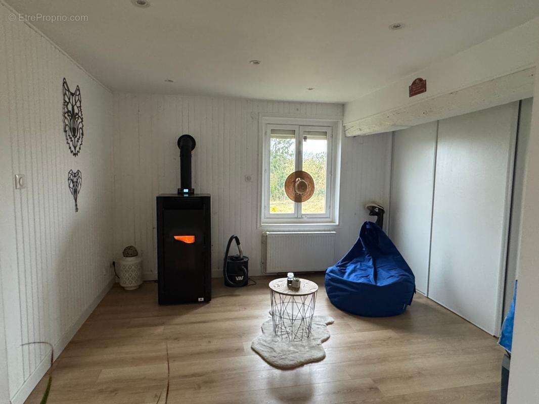 Maison à MAIGNELAY-MONTIGNY