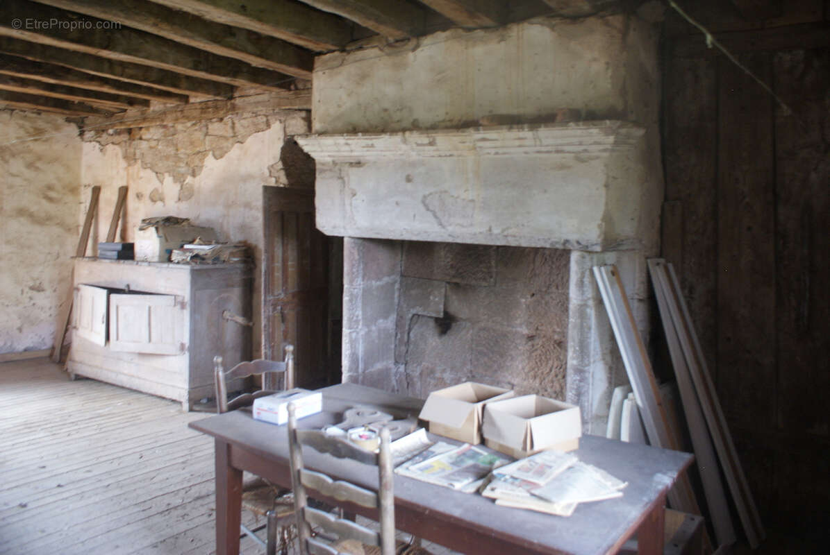 Maison à COLLONGES-LA-ROUGE