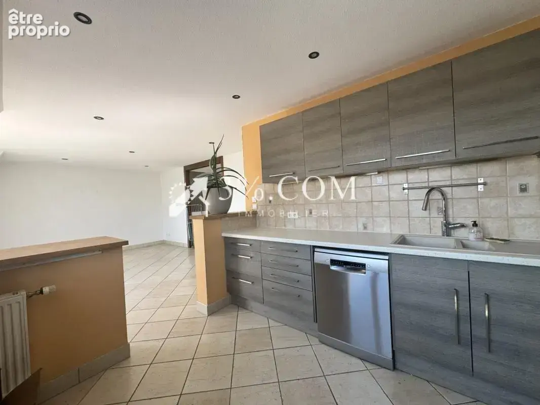 3%COM  Bel Appartement F4 avec garage - photo 8