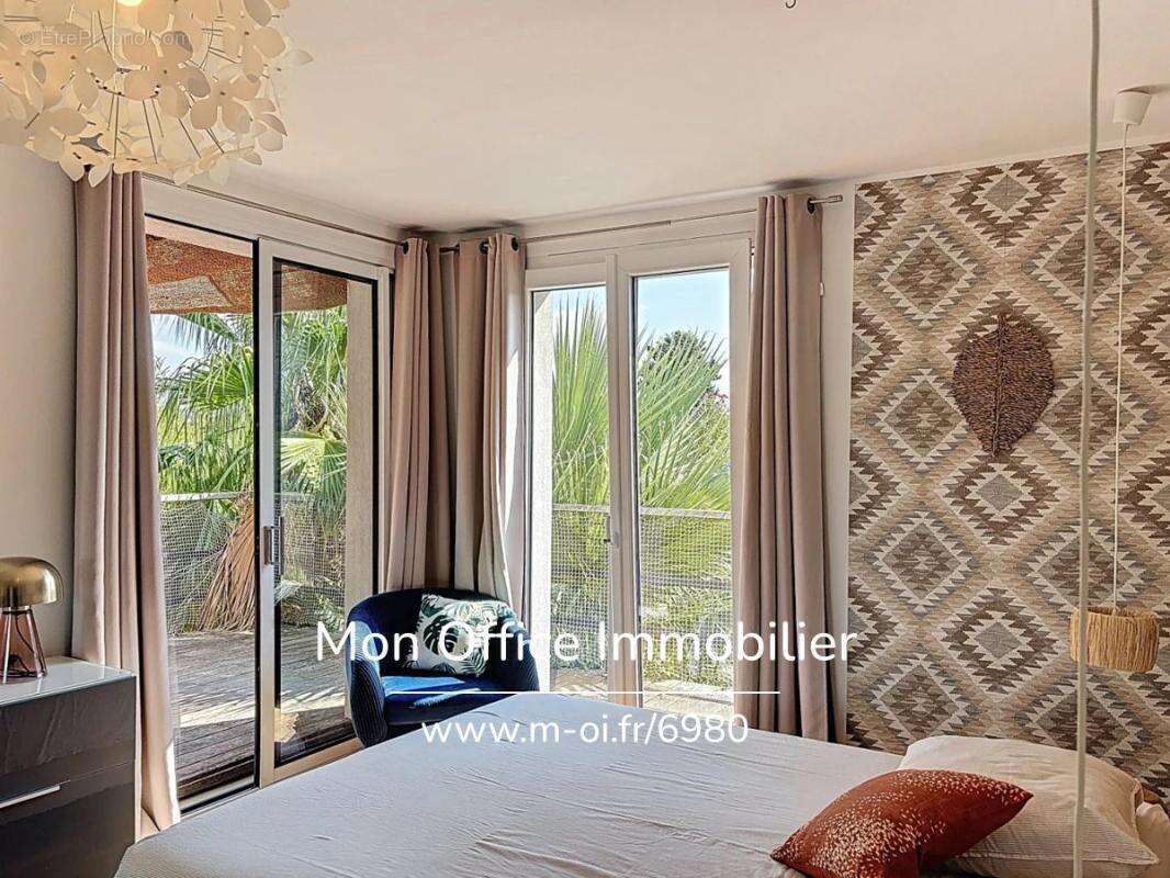 Référence : 6980-les. - villa clé en main t5 proche centre et mer à cavalaire sur mer - photo 6