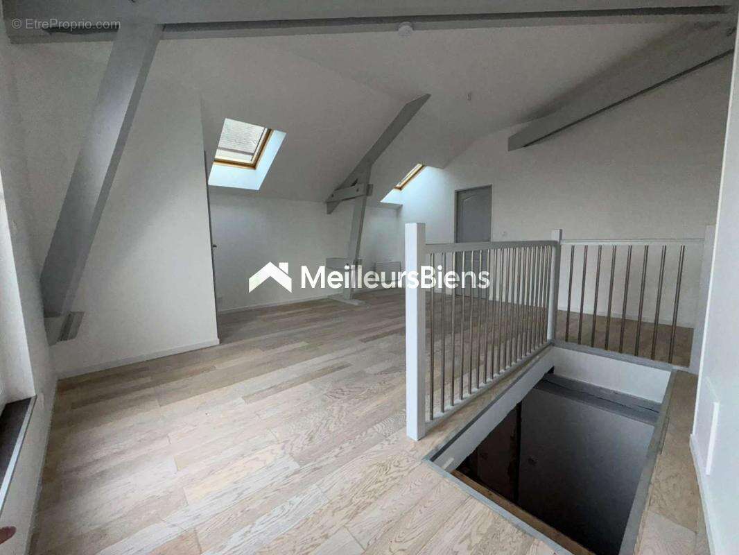 Appartement à AVESNES-SUR-HELPE