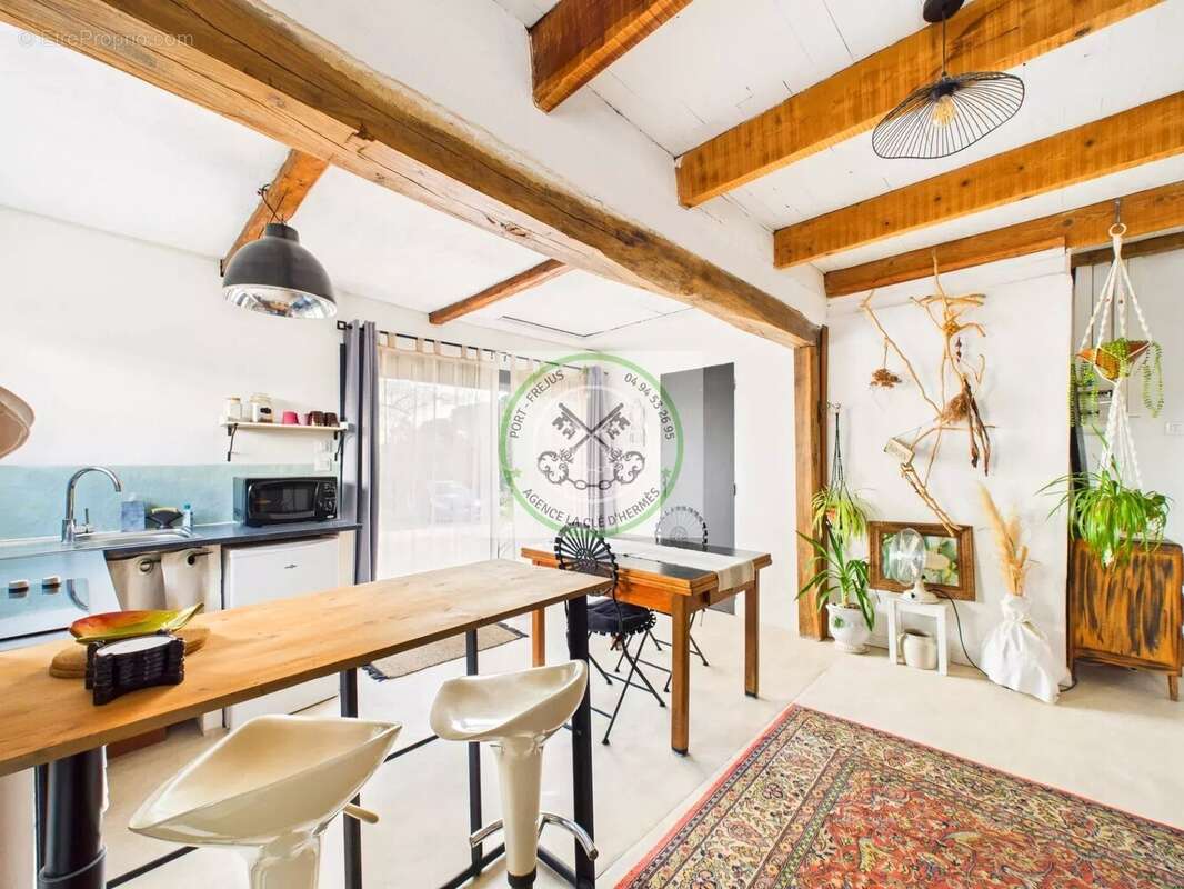 Maison à ROQUEBRUNE-SUR-ARGENS