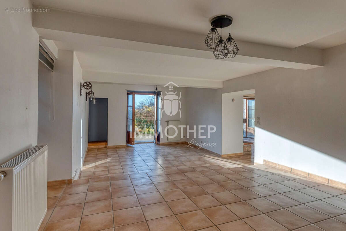 Appartement à SAINT-NAZAIRE-LES-EYMES