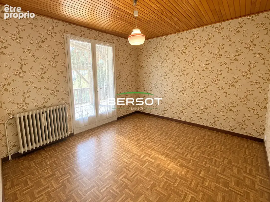 Maison 5 chambres avec dépendances et terrain de 1 407 m² - photo 4