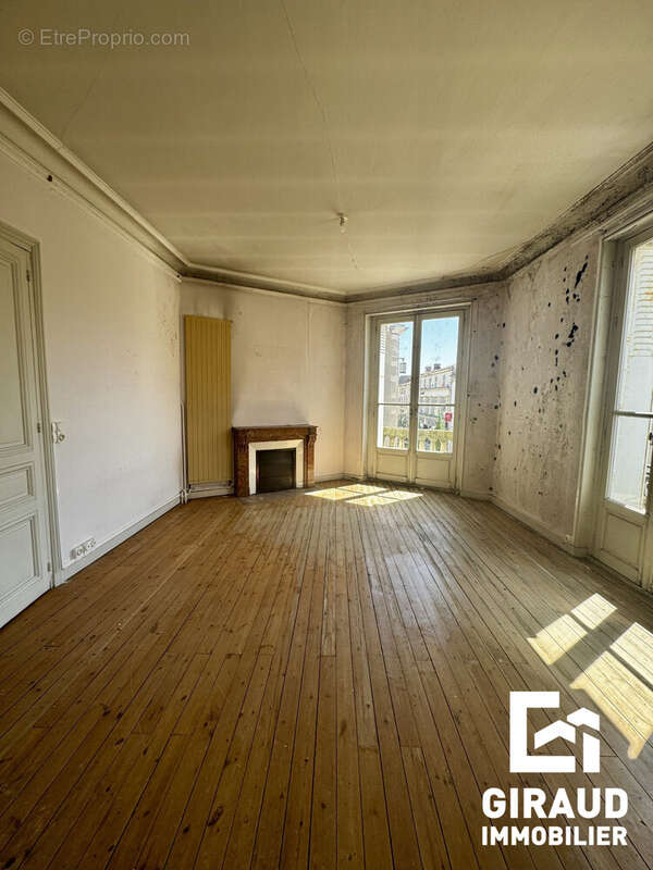 Commerce à FONTENAY-LE-COMTE