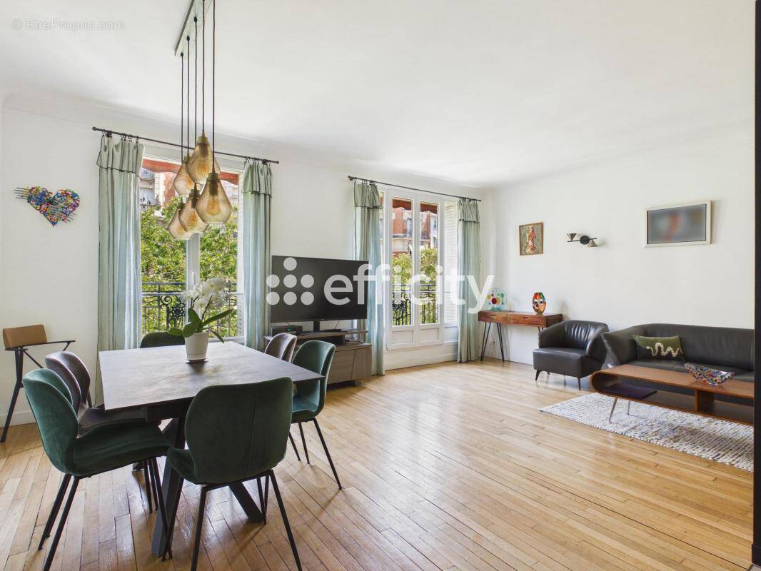 Appartement à PARIS-16E