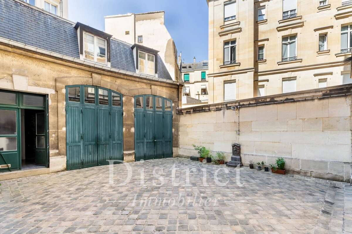 Appartement à PARIS-8E