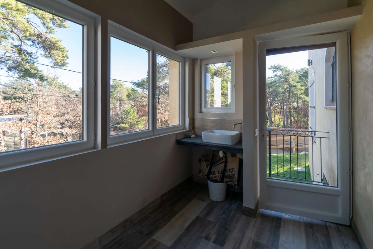 Maison familiale avec studio indépendant, piscine et grand terrain - photo 34