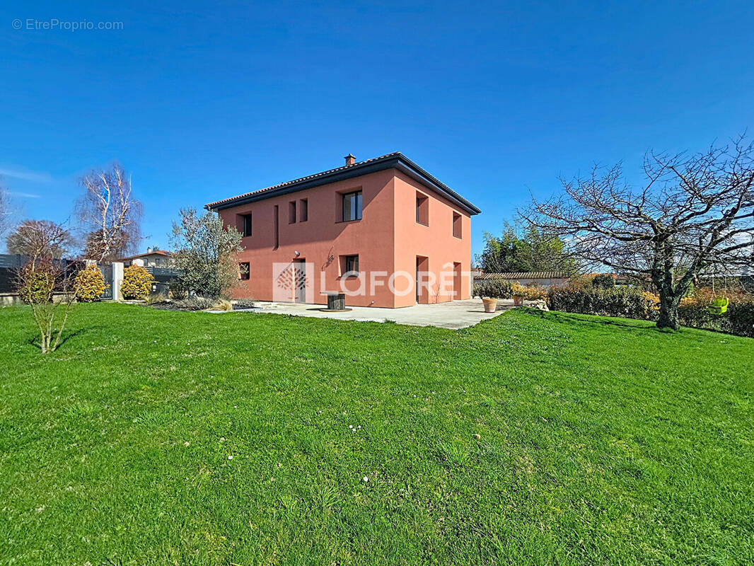 Maison à POLLIAT