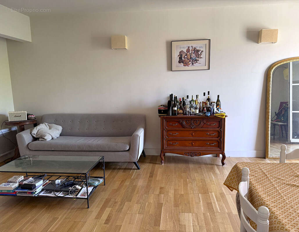 Appartement à VILLENEUVE-LES-AVIGNON