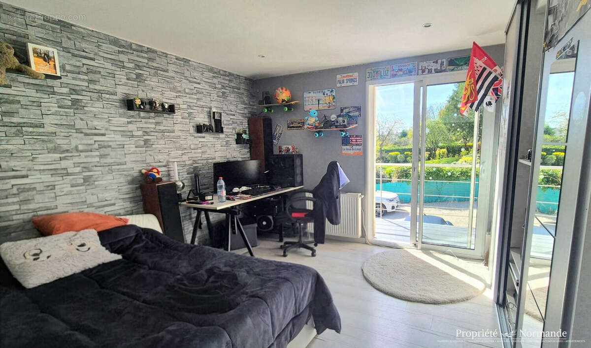 Maison 190 m² à Saint-Arnoult  - photo 7