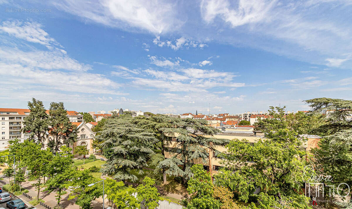 Reconnaissance Balzac / Montchat -  Lumineux T6 de 140m² avec vue dégagée - photo 15