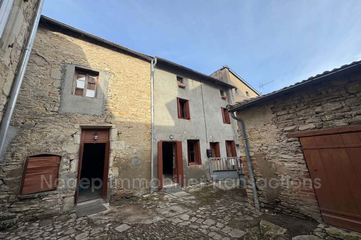 Maison à AIGUEPERSE