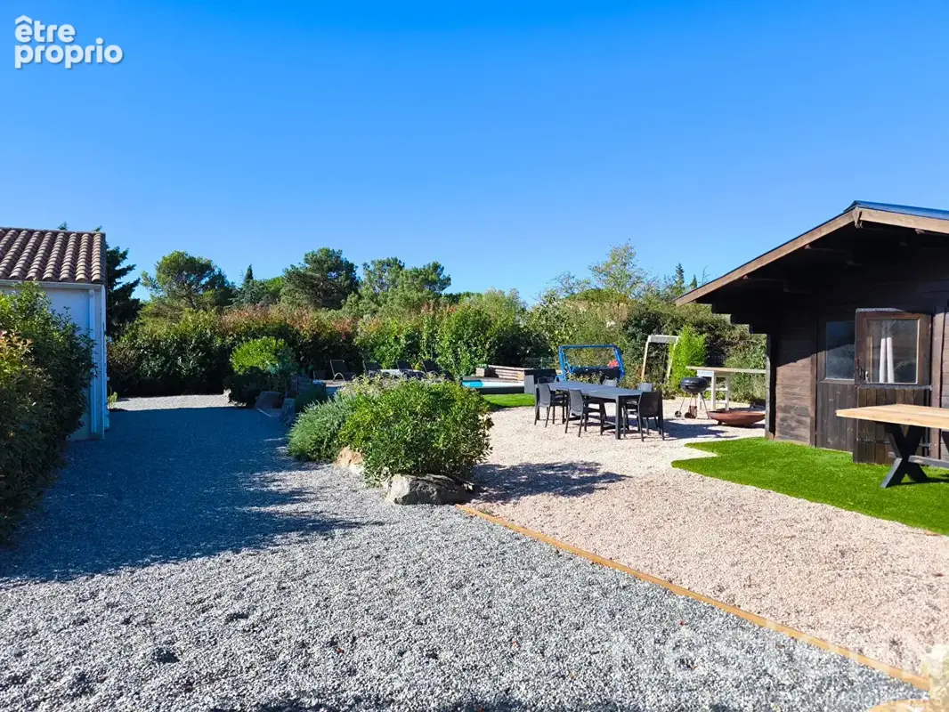 Villa de plain-pied de 158 m² avec studio, piscine et 1,5 hectare de terrain - photo 4