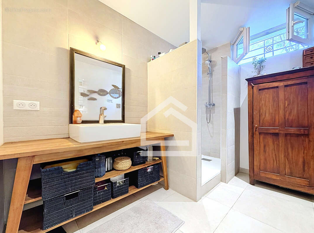 Maison Familiale des années 30 avec un beau jardin et une piscine. - photo 33