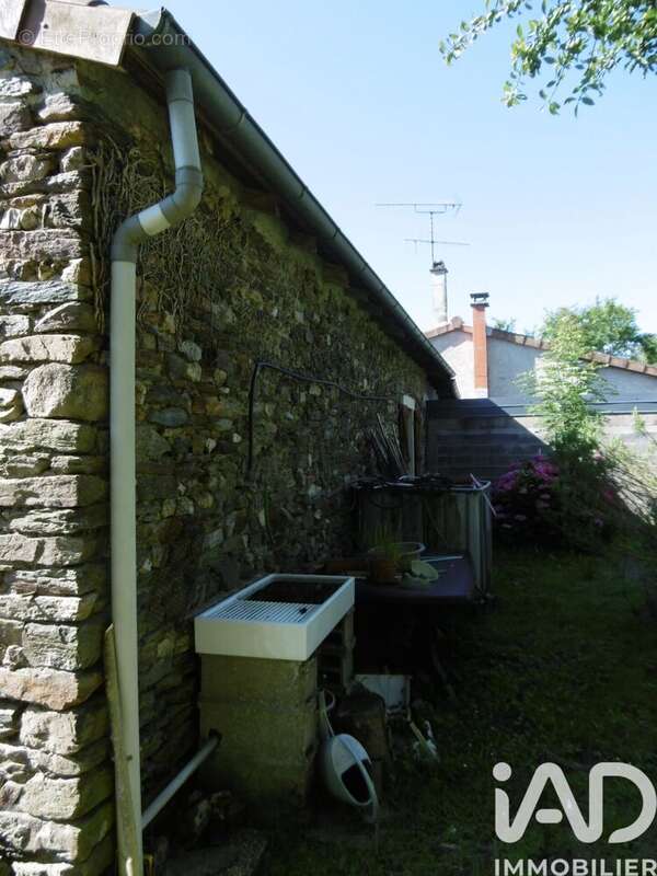 Photo 5 - Maison à BUSSIERE-POITEVINE