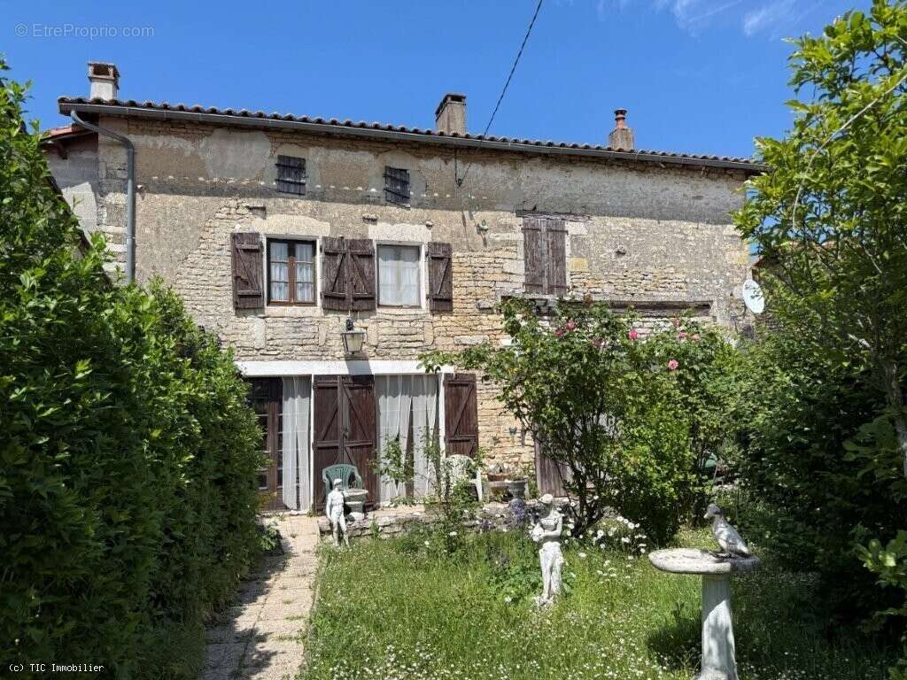 Maison à RUFFEC