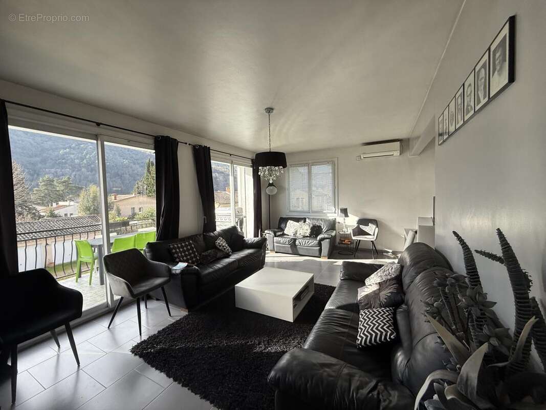 Maison à SAINT-LAURENT-DU-PAPE