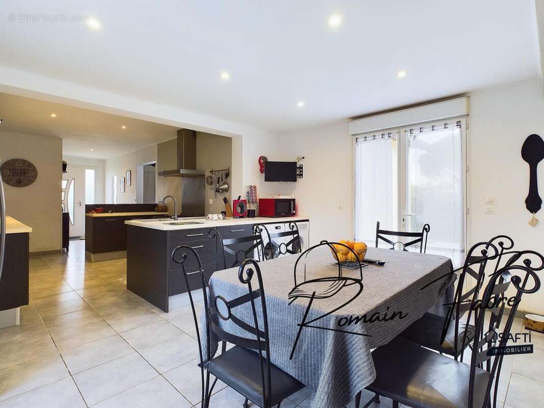 Photo 2 - Maison à LA LANDE-DE-FRONSAC