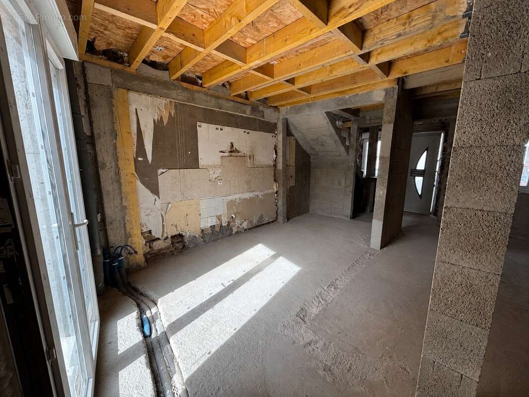 Maison à rénover 130 m² sur 300 m² de terrain - Breteuil 60120 - photo 2