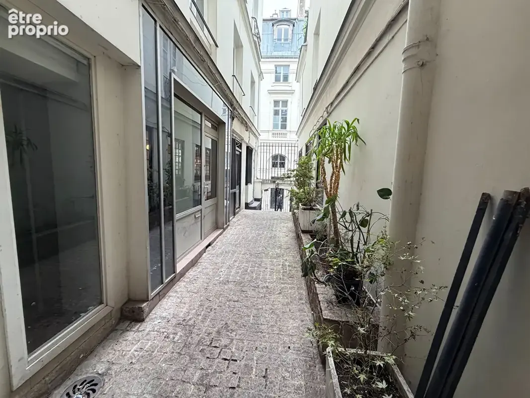 Paris 1er-Palais Royal/Rue de Richelieu/ Mur de local commercial 20,22m2 - photo 4