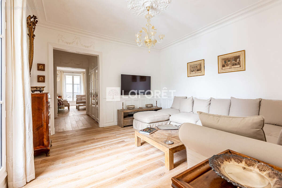 Appartement à PARIS-3E