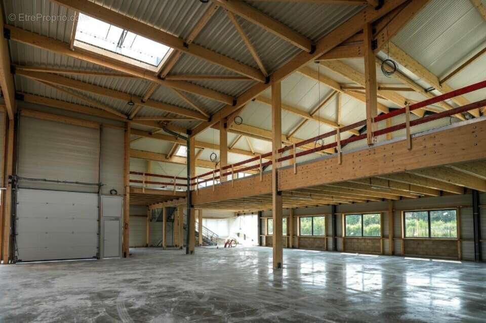 3042 m² à Villebon-Sur-Yvette  - photo 3
