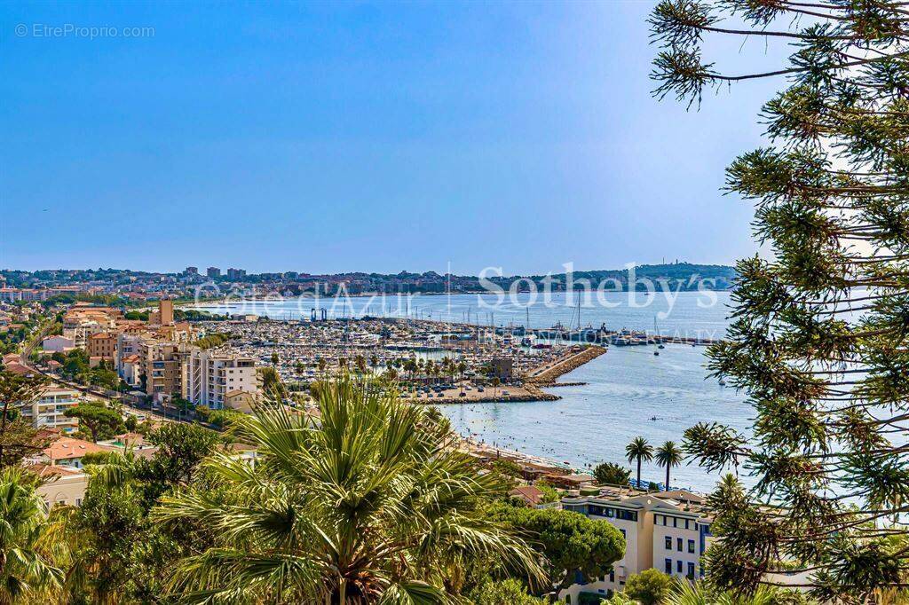 Appartement à VALLAURIS