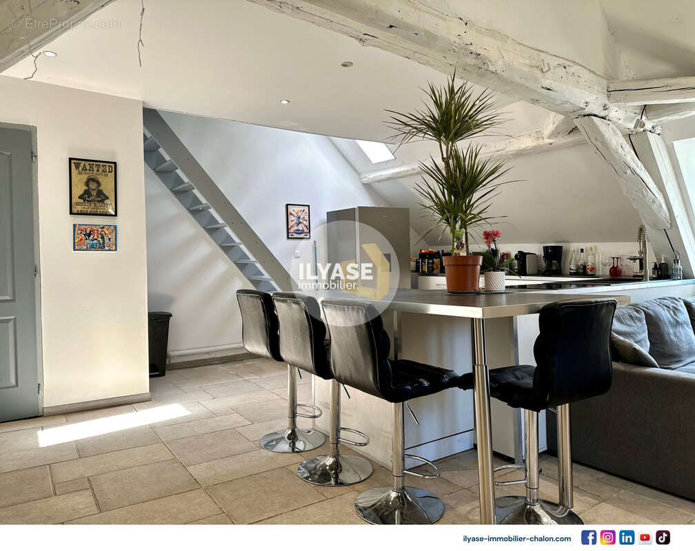 Appartement T3  77 m2  Centre-ville - photo 8