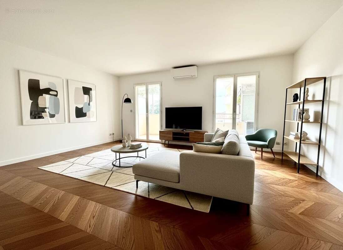 Appartement à MANDELIEU-LA-NAPOULE