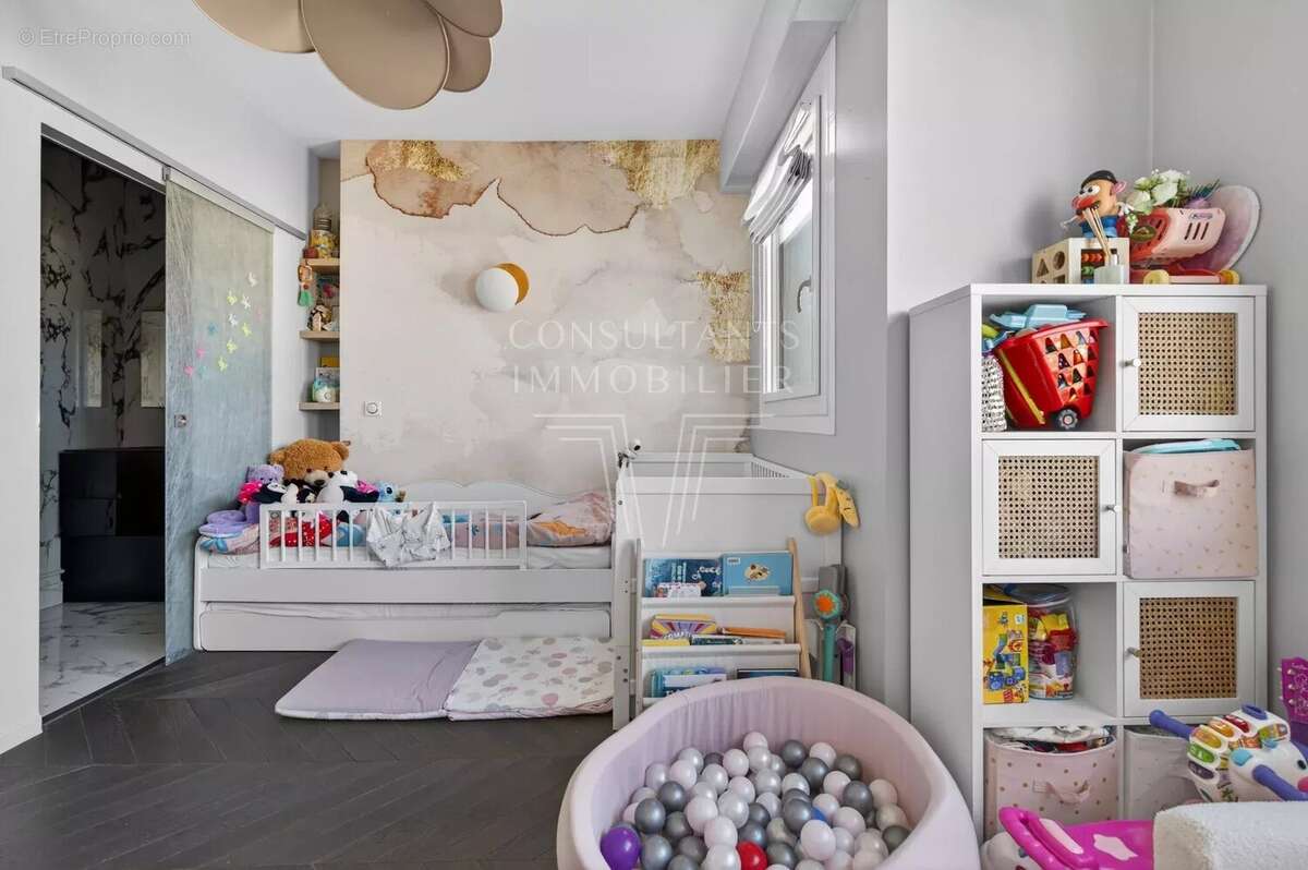 Appartement à NEUILLY-SUR-SEINE