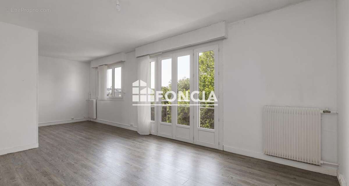 Appartement à PETIT-COURONNE
