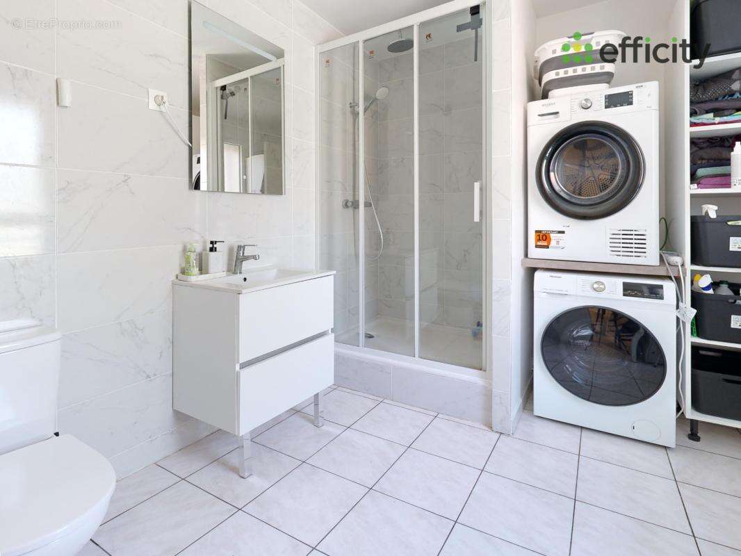 Maison 113 m² à Saint-Fons  - photo 14