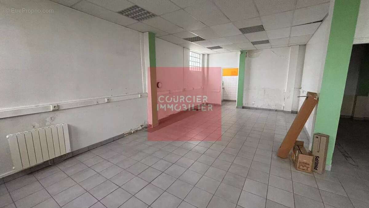 Commerce à LE MESNIL-SAINT-DENIS