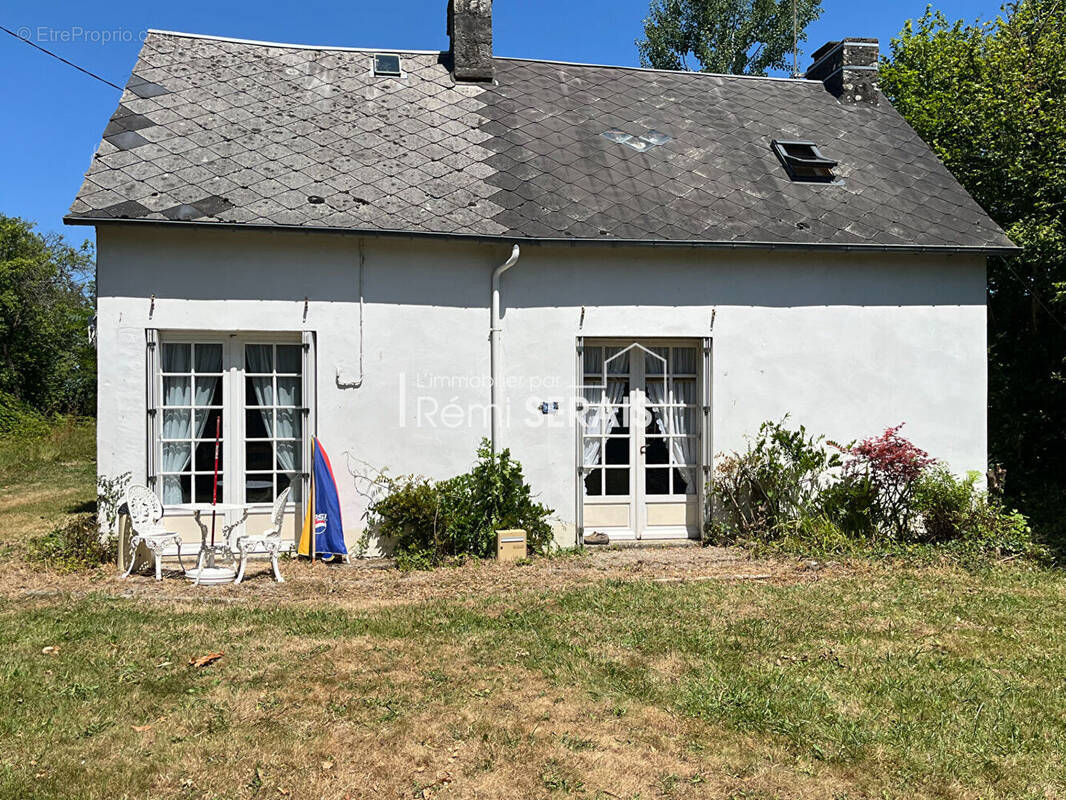 Maison à SAINT-ROCH-SUR-EGRENNE
